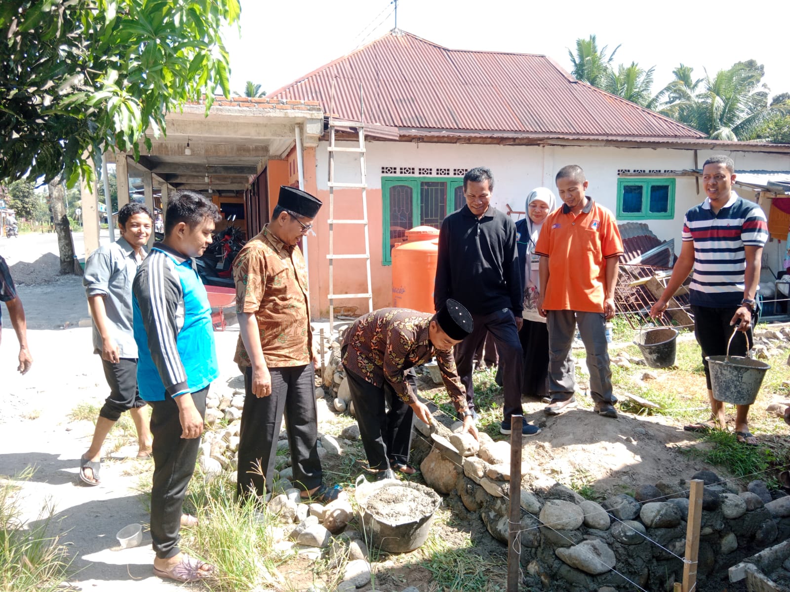 Peletakan Batu Pertama rumah bantuan dari Basnaz