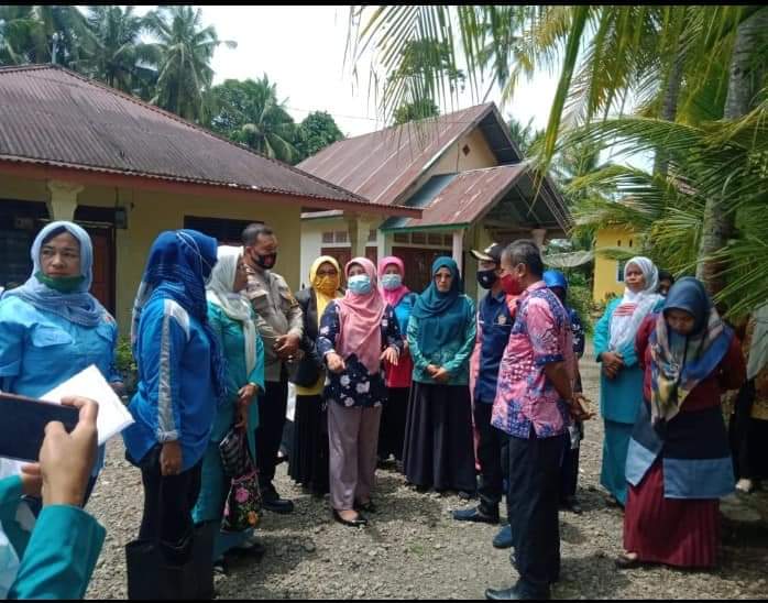 Kujungan ibuk Bupati Padang Pariaman ke Dasawisma 