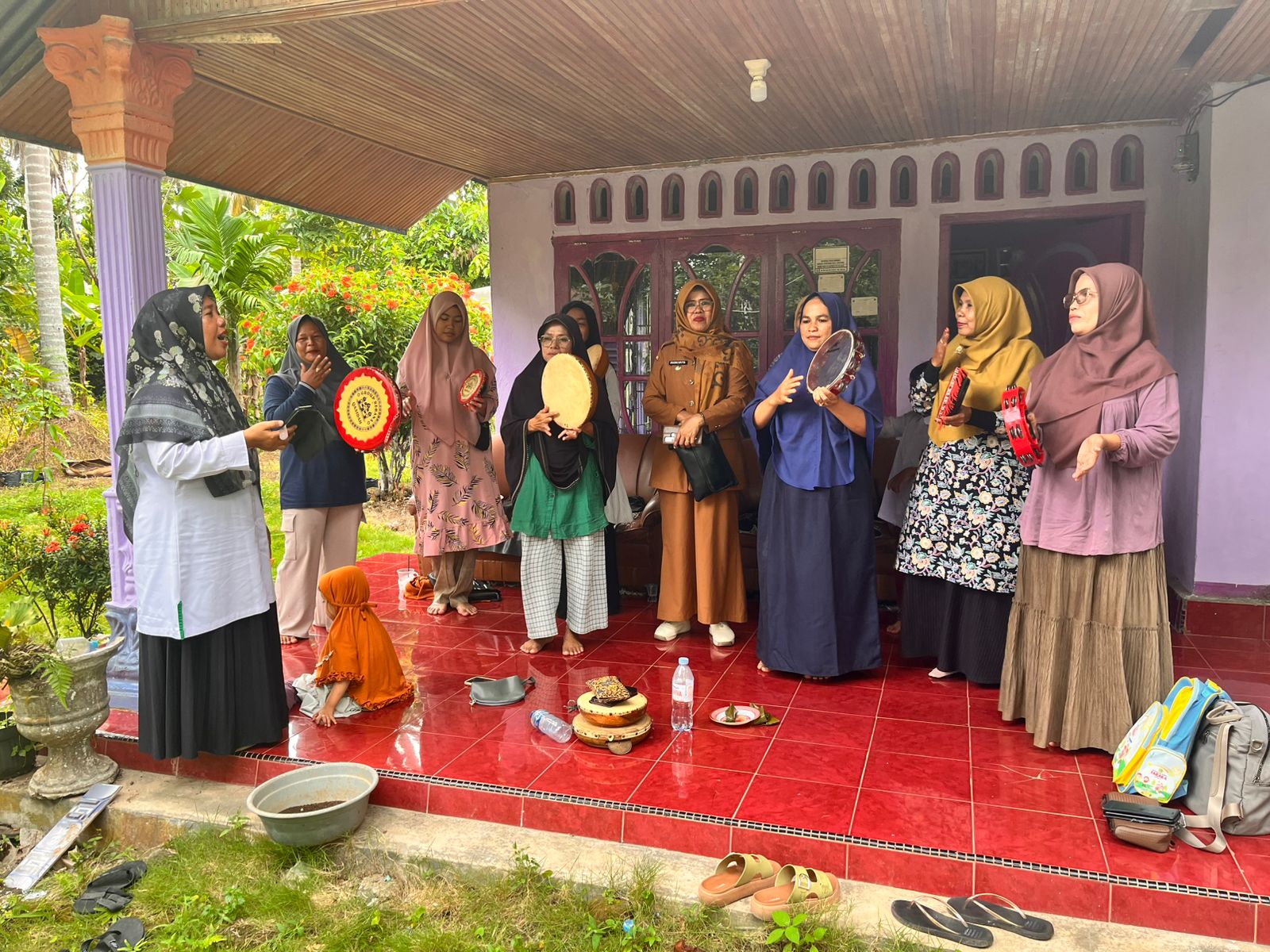 Mengunjungi